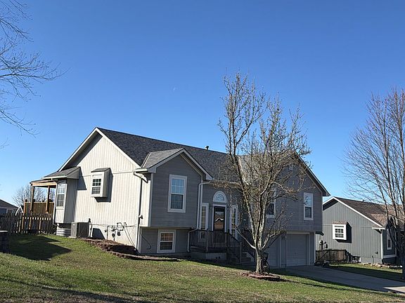 3rd image of 1302 Ridge Tree Ln