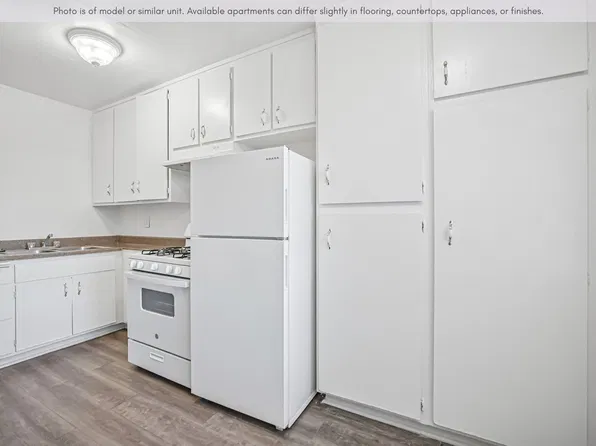 Casa Luna, 8155 Langdon Ave #31, Van Nuys, CA 91406