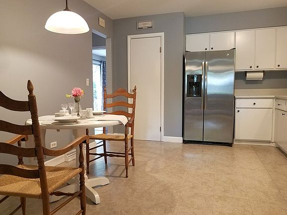 4th image of 677 N Wren Ave