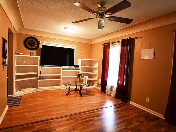 4th image of 2819 Bennett Ave