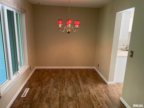 3rd image of 3052 Parkwild Dr