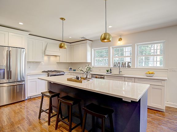 5th image of 397 Thornden St