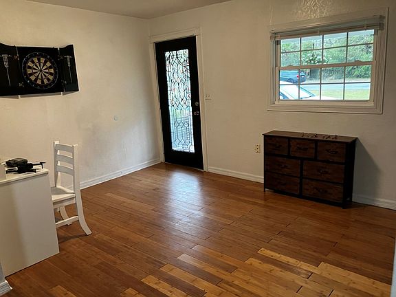 5th image of 1704 E Welch Rd