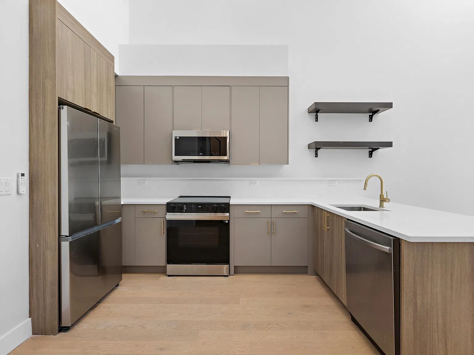 2 bed, 2.0 bath, 1019 sqft, $3,200 — Photo 2