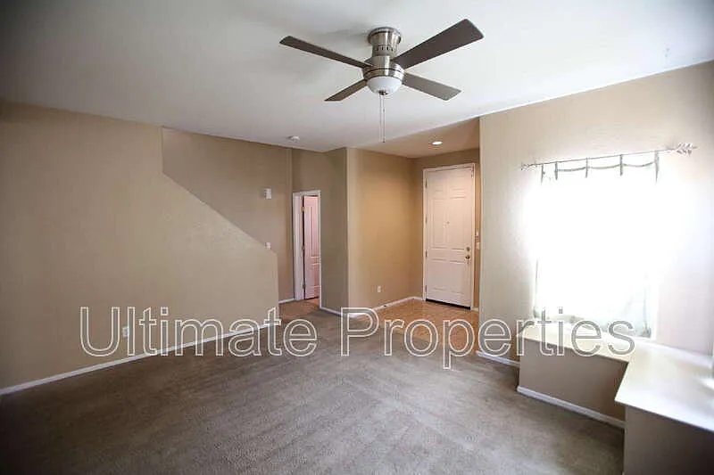 4 bed, 2.5 bath, 2205 sqft, $2,095 — Photo 3