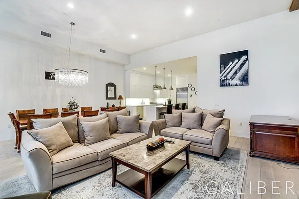 Rented by Bond New York | media 15