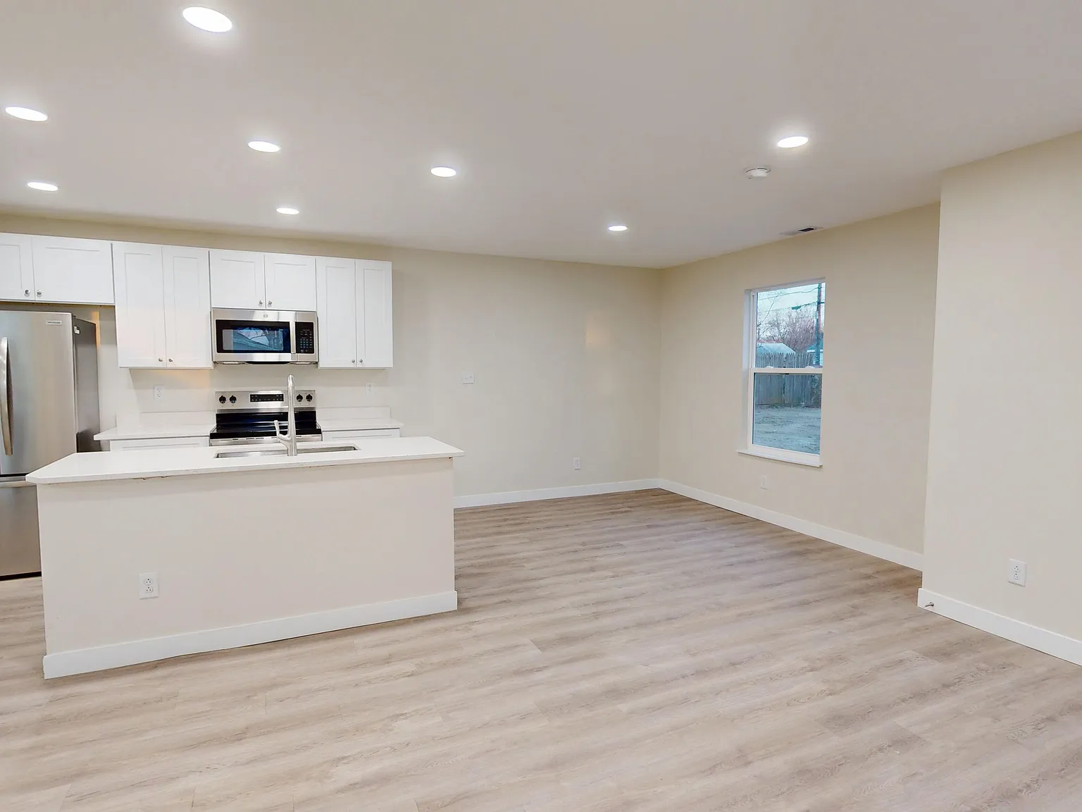 3 bed, 1033 sqft, $1,695 — Photo 3
