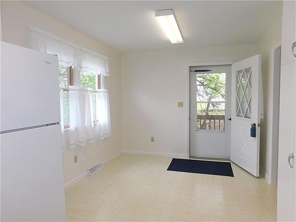 4th image of 145 N 2nd St