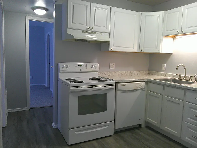 KINGSGATE VILLAGE APARTMENTS — Photo 20