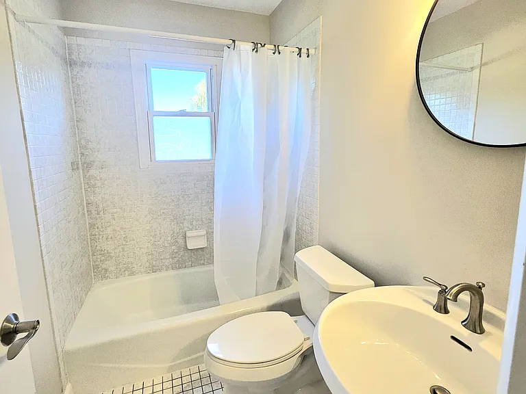 220 Kingman Ln — Photo 10