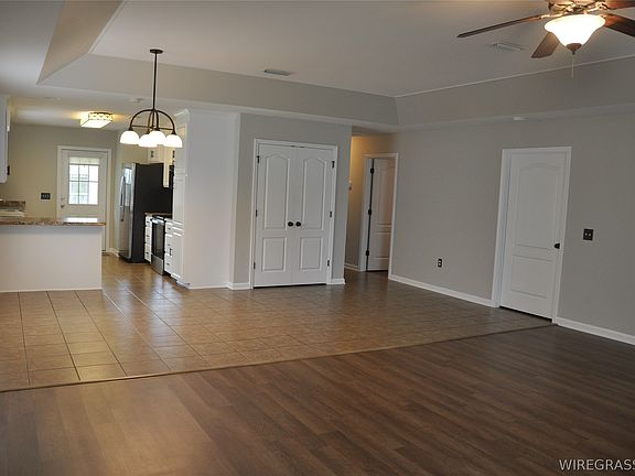 4th image of 211 Winterberry Way