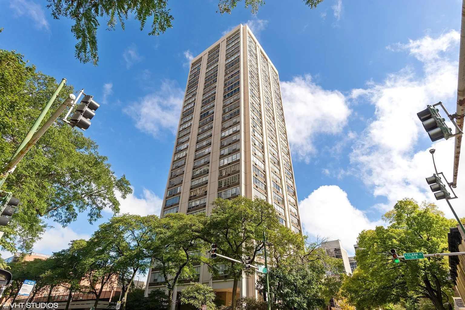 70 W Burton Pl APT 805F photo 1