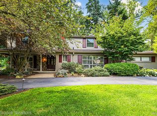 25933 Hersheyvale Dr, Franklin, MI 48025