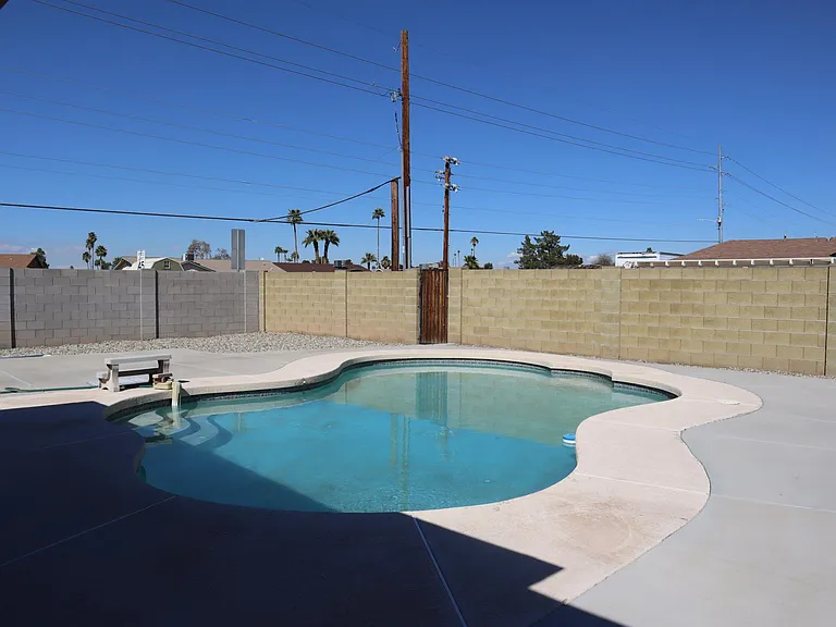 4240 W Hatcher Rd — Photo 35