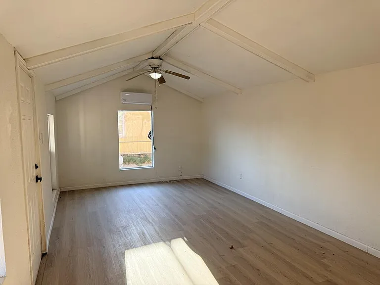 409 W Mable St — Photo 2
