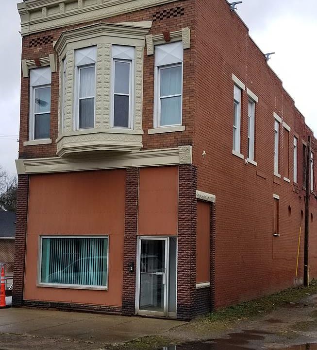 1st image of 11 E Broadway St