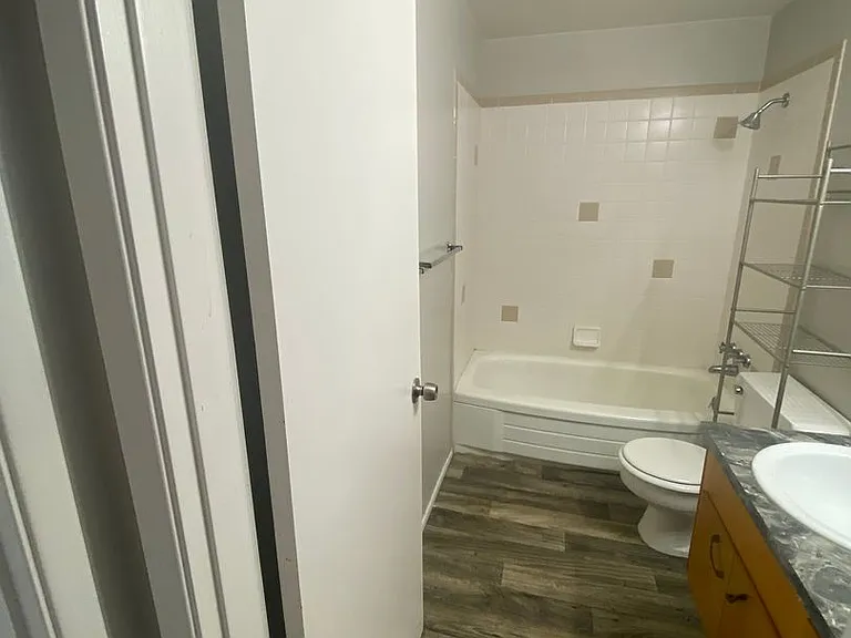 401 S Holly St — Photo 28