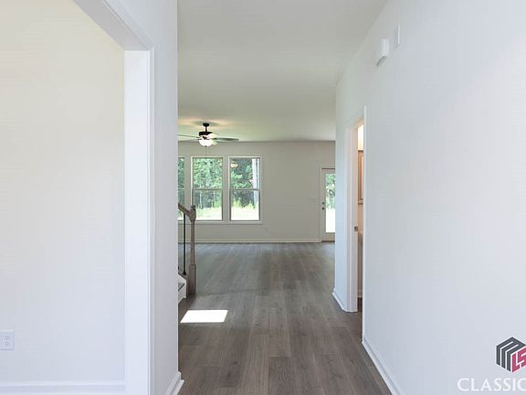 3rd image of 206 Blue Dragon Drive