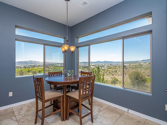 Informal Dining w/VIEWS!