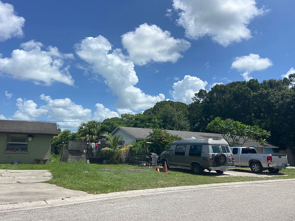 2nd image of 1015 58th Avenue Dr E