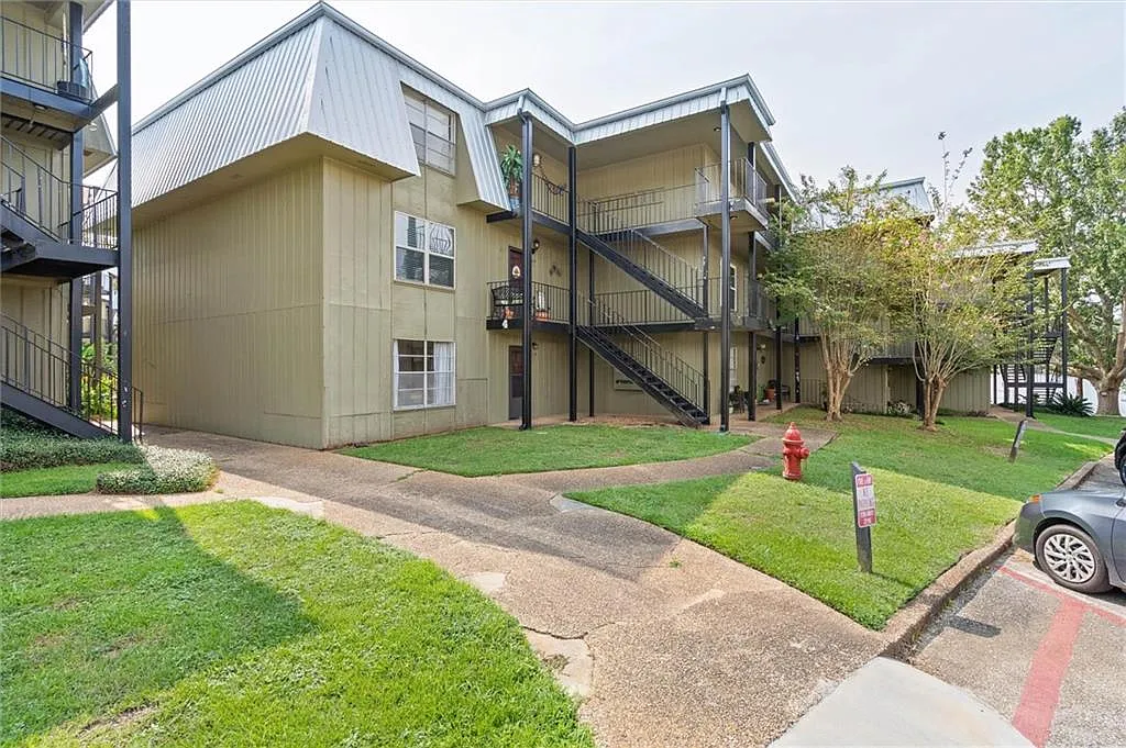 2 bed, 2.0 bath, $1,400 — Photo 2