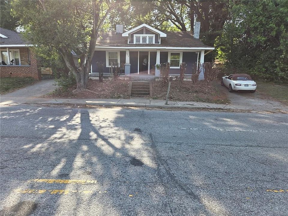 2nd image of 1206 Brentwood St