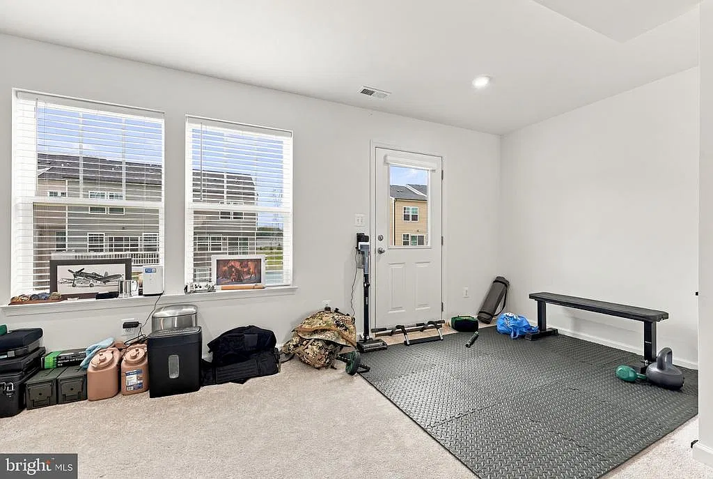 3 bed, 3.5 bath, 2000 sqft, $2,150 — Photo 4