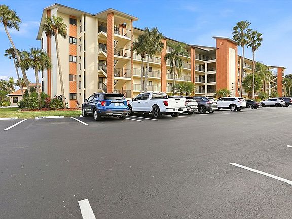 4th image of 16100 Bay Pointe Blvd #207