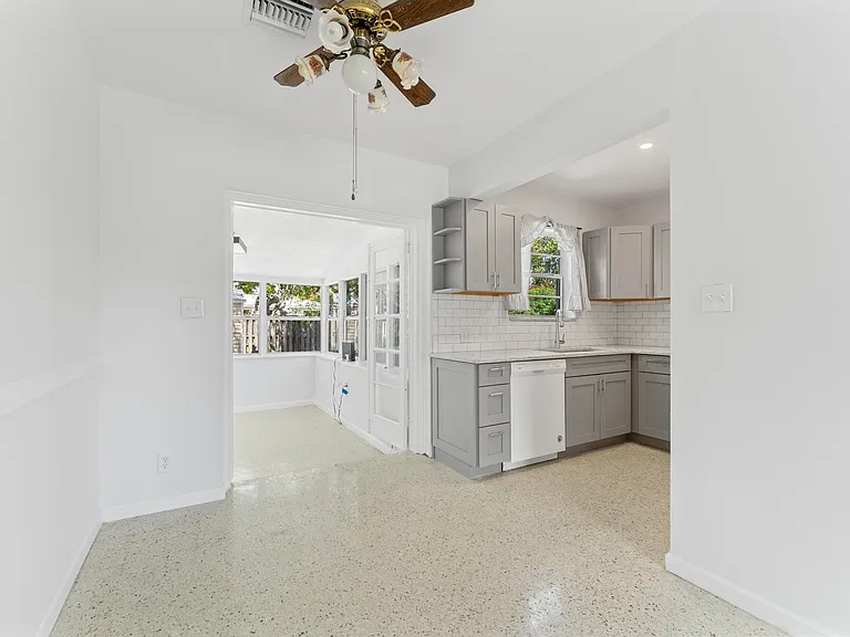 331 Winters St — Photo 7