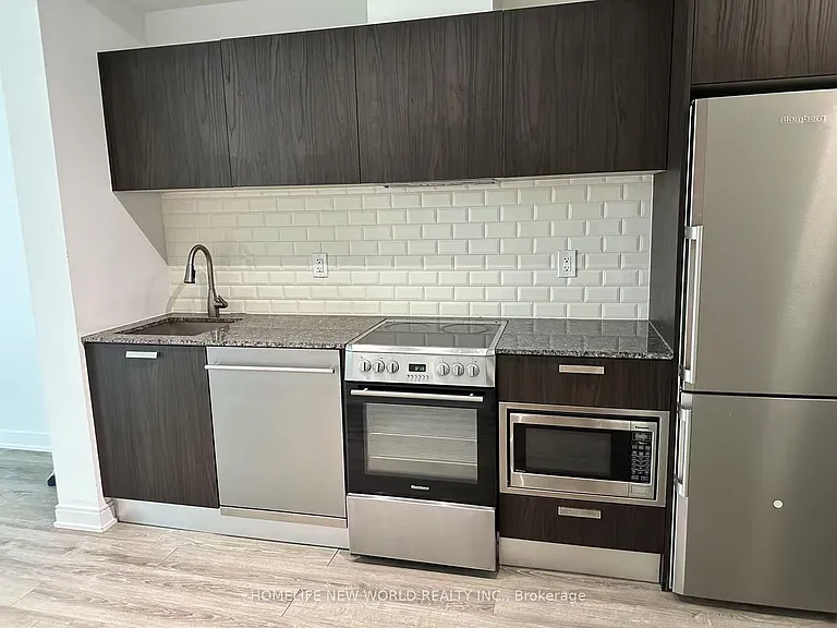 50 Charles St E #3206 — Photo 11
