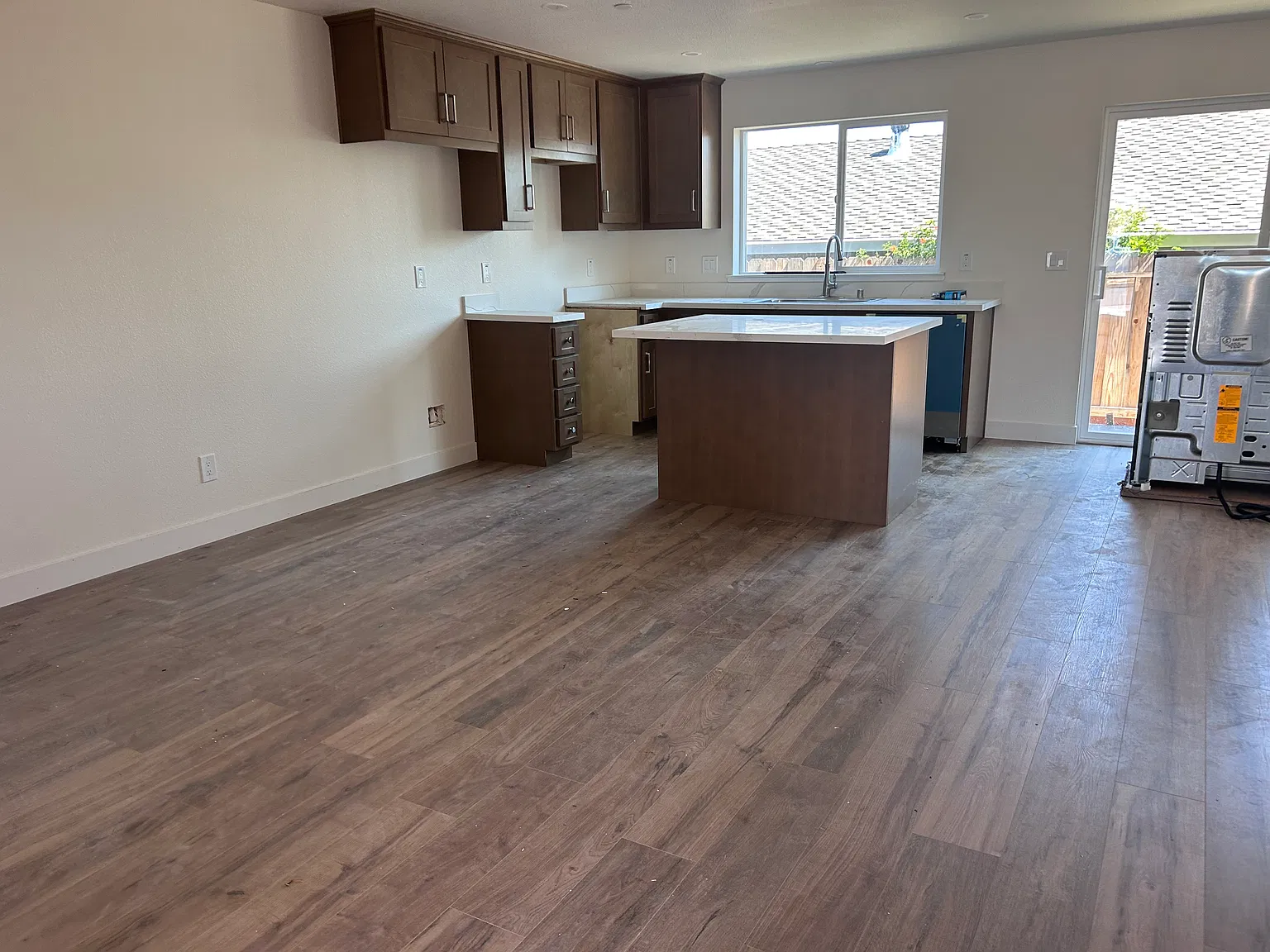 3 bed, 1.5 bath, 1300 sqft, $2,750 — Photo 2