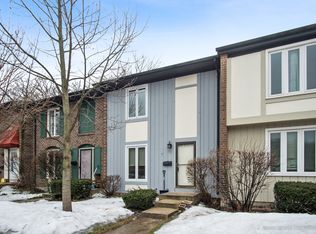 22 Pioneer Park Pl, Elgin, IL 60123