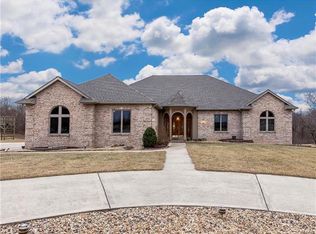 6 Eastway Ct, Maryville, IL 62062