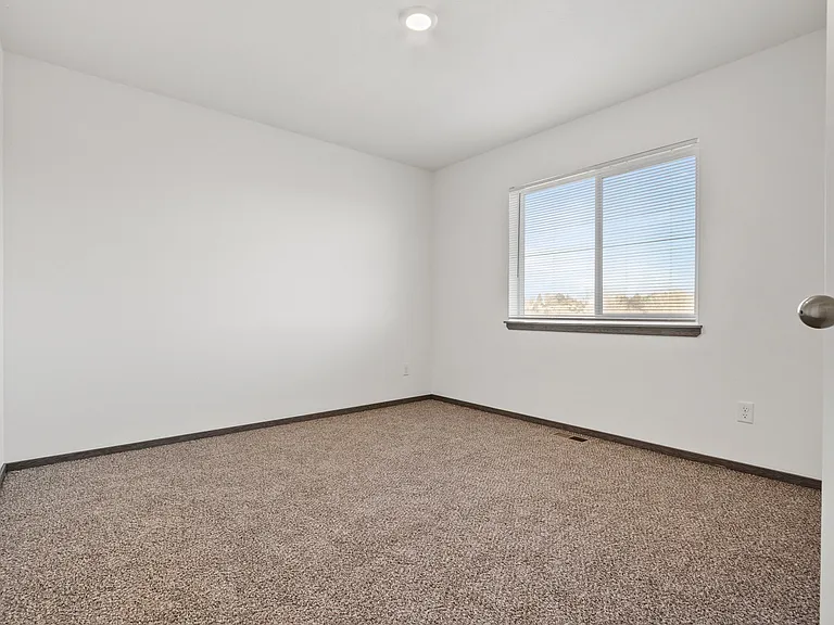 Split Rock Village Apartments & Townhomes — Photo 42