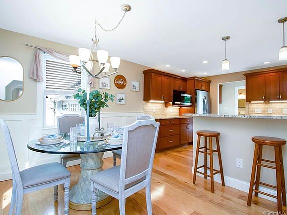 5th image of 92 Fairlea Ave