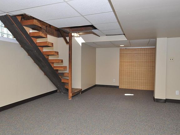 4th image of 4220 N Woodburn St