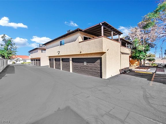 3rd image of 2679 McLeod Dr