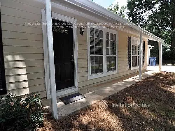 1093 Sandalwood Dr — Photo 2