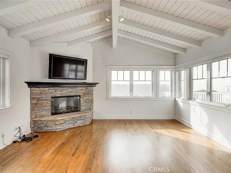 316 Highland Ave — Photo 8
