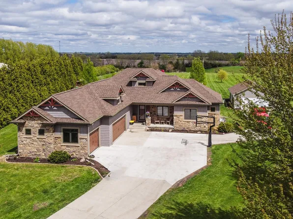 1226 N Sand Cherry Cir, Huxley, IA 50124