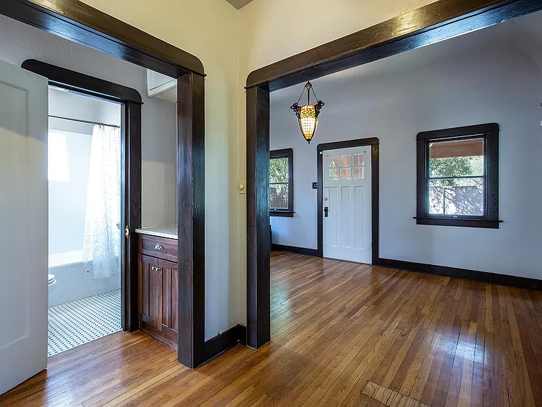 2210 E Helen St — Photo 11