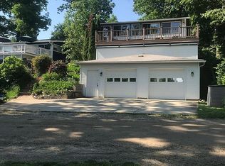 5650 Glen Echo Dr, Howell, MI 48843