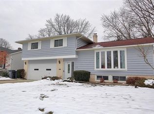 6698 Edgemoor Ave, Solon, OH 44139