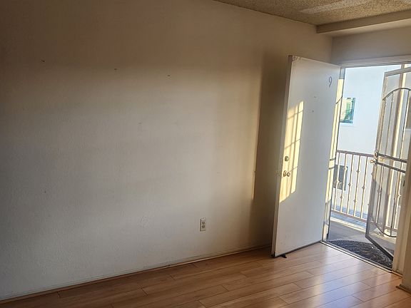 3rd image of 10129 Commerce Ave #9