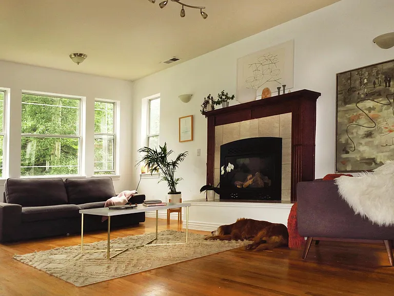 498 E Twelve Oaks Dr — Photo 2