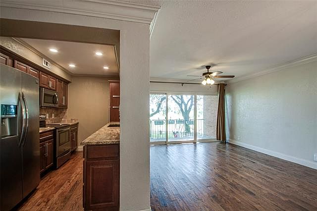 1st image of 522 E Avenue J APT B