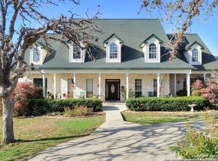 529 Lake Valley Dr, La Vernia, TX 78121