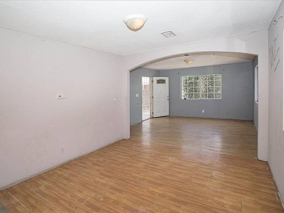 4th image of 1135 W 92nd St