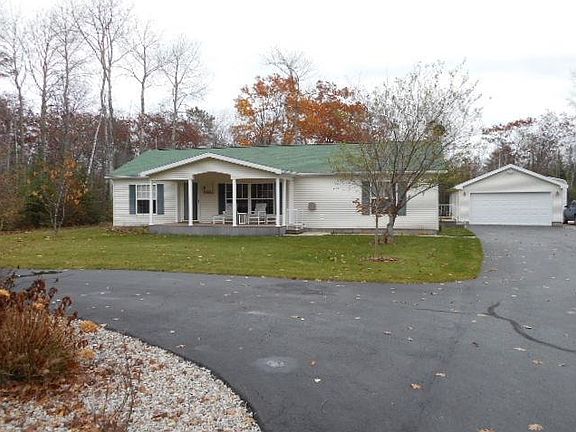3rd image of 16561 Pineview Dr