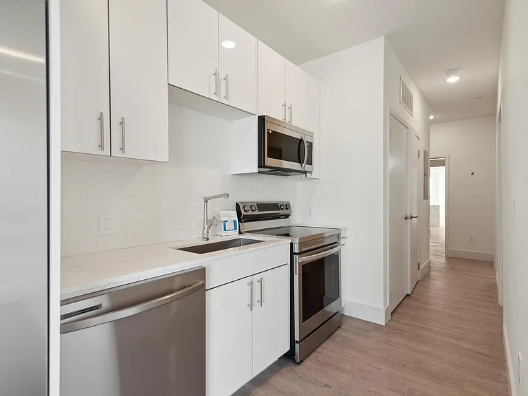 1221 E Fletcher St #409A — Photo 3